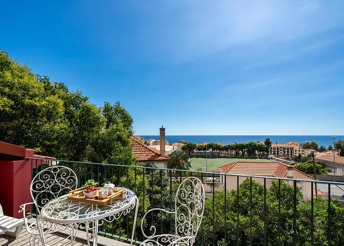 Casa Strelitzia By An Island