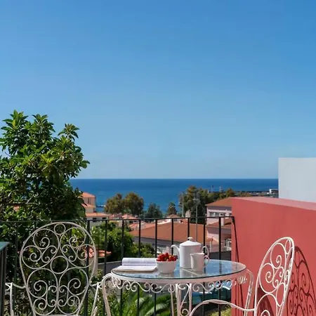 Casa Strelitzia By An Island * Funchal (Madeira)