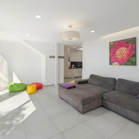 Casa Strelitzia By An Island