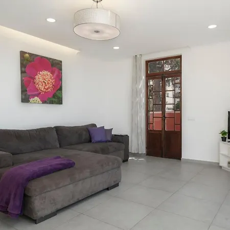 Casa Strelitzia By An Island *